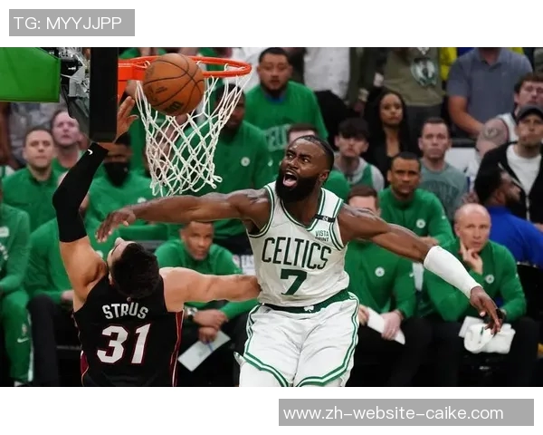 热火与凯尔特人第六场激战回顾球迷心潮澎湃的精彩瞬间与关键时刻分析